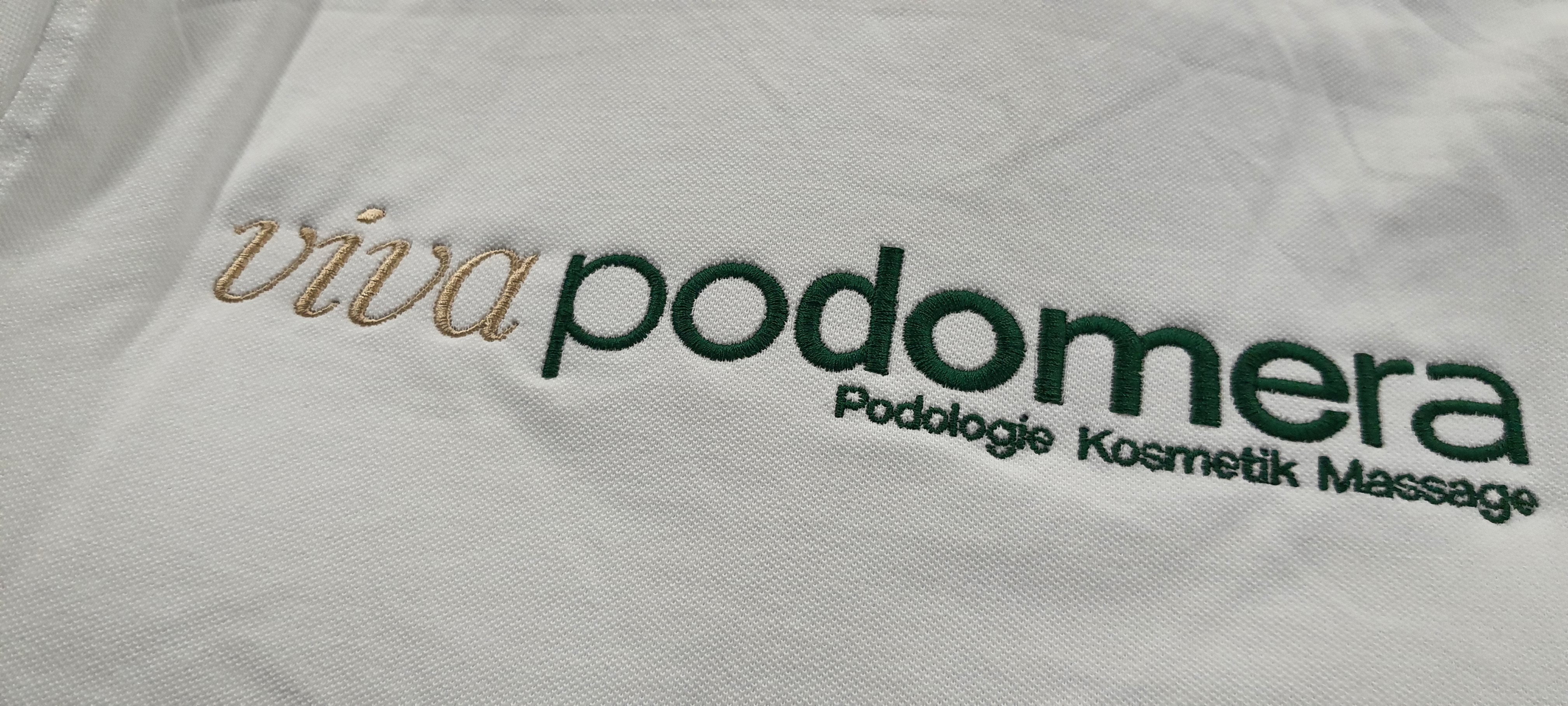 Stickerei - max. 28 x 25 cm, mehrfarbig, über 20.000 Stiche Stickerei - max. 28 x 25 cm, mehrfarbig, über 20.000 Stiche